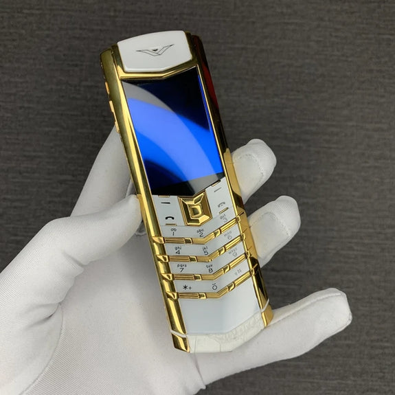 Vertu Signatur e White 18Ct Gold Keypad Model