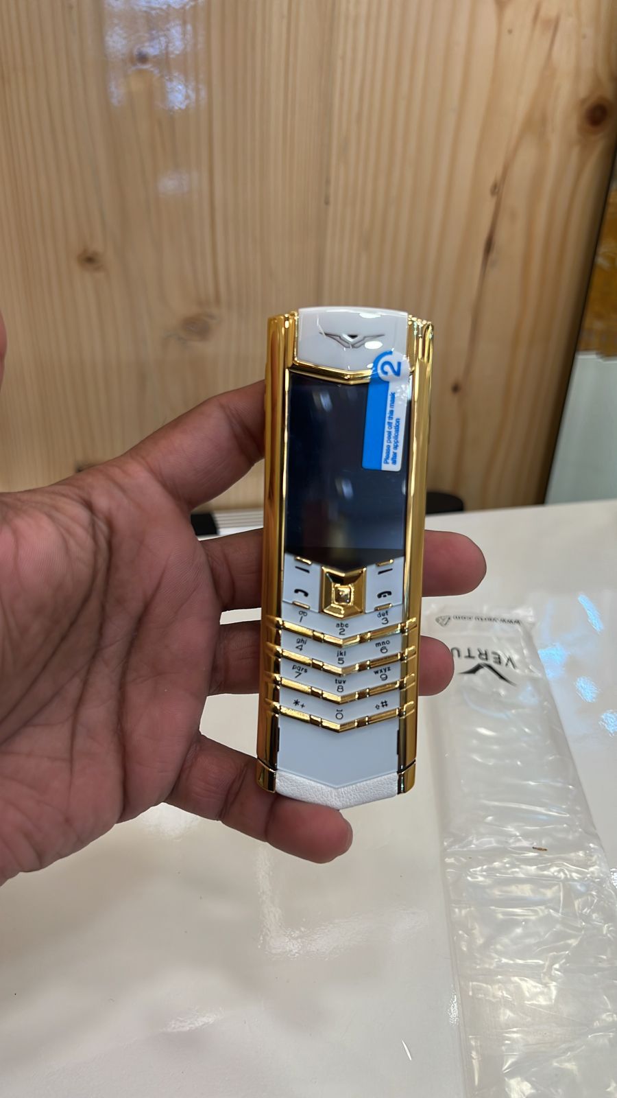 Vertu Signatur e White 18Ct Gold Keypad Model