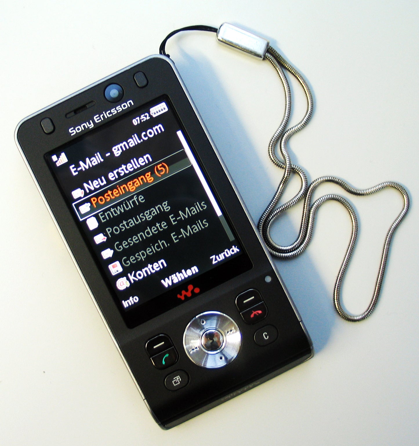 sony ericssion w980 flip phone - close up