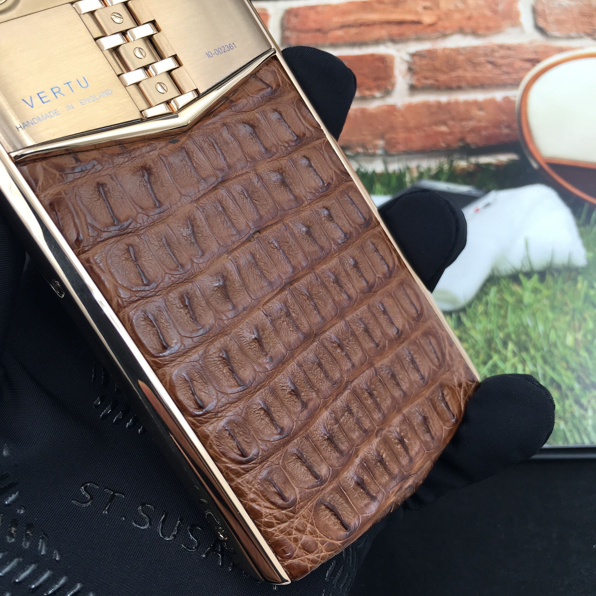 VERTU ASTER P Brown Crocodile Bone Dual Sim Card Mobile Phone