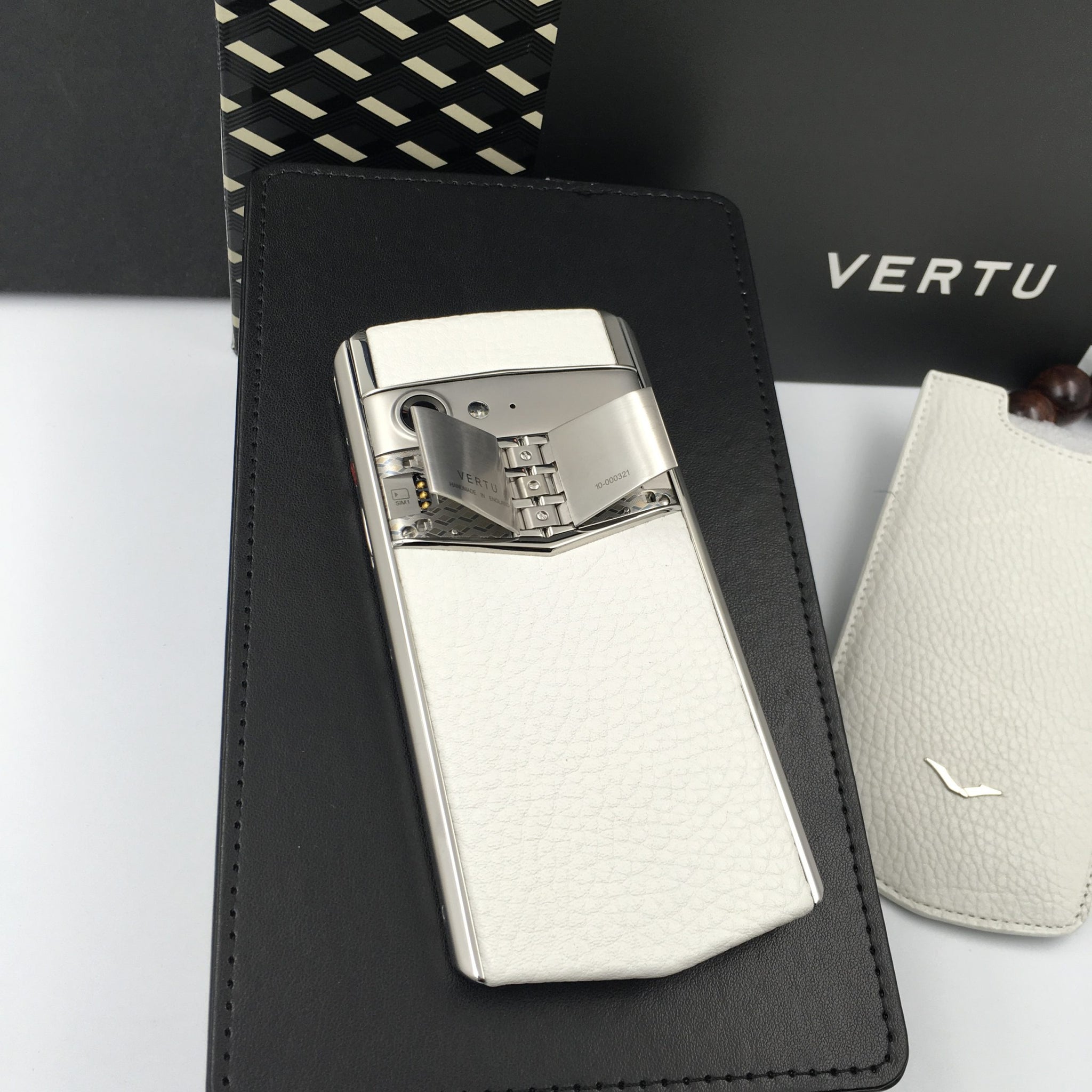 VERTU ASTER P WHITE Silver Calf Hide Dual Sim Card Phone