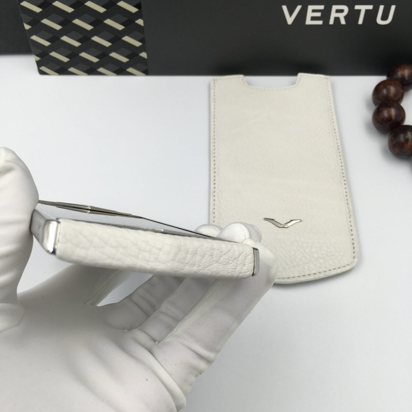 VERTU ASTER P WHITE Silver Calf Hide Dual Sim Card Phone