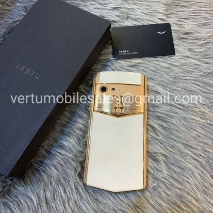 Vertu Aster P White Leather 18ct Rosegold Diamond Edition Mobile Phone
