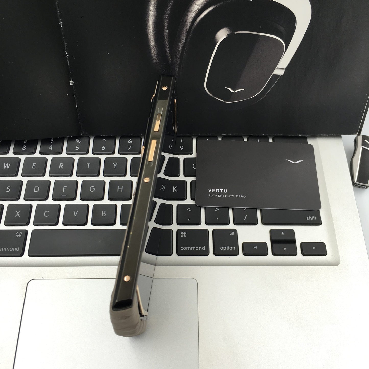 Vertu ASTER P OSTRICH Black Gold Dual Sim Business Luxury Mobile Phone