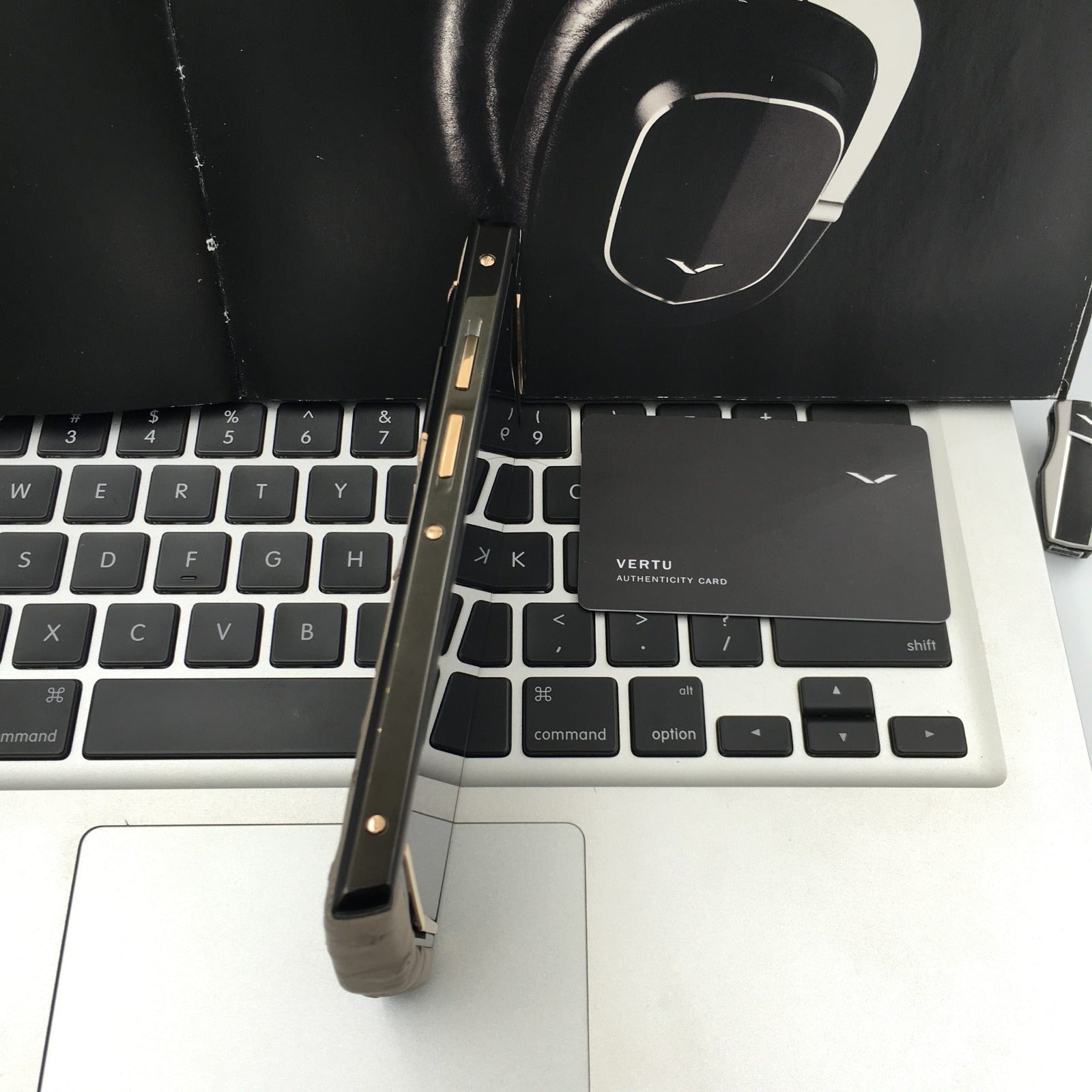 Vertu ASTER P OSTRICH Black Gold Dual Sim Business Luxury Mobile Phone