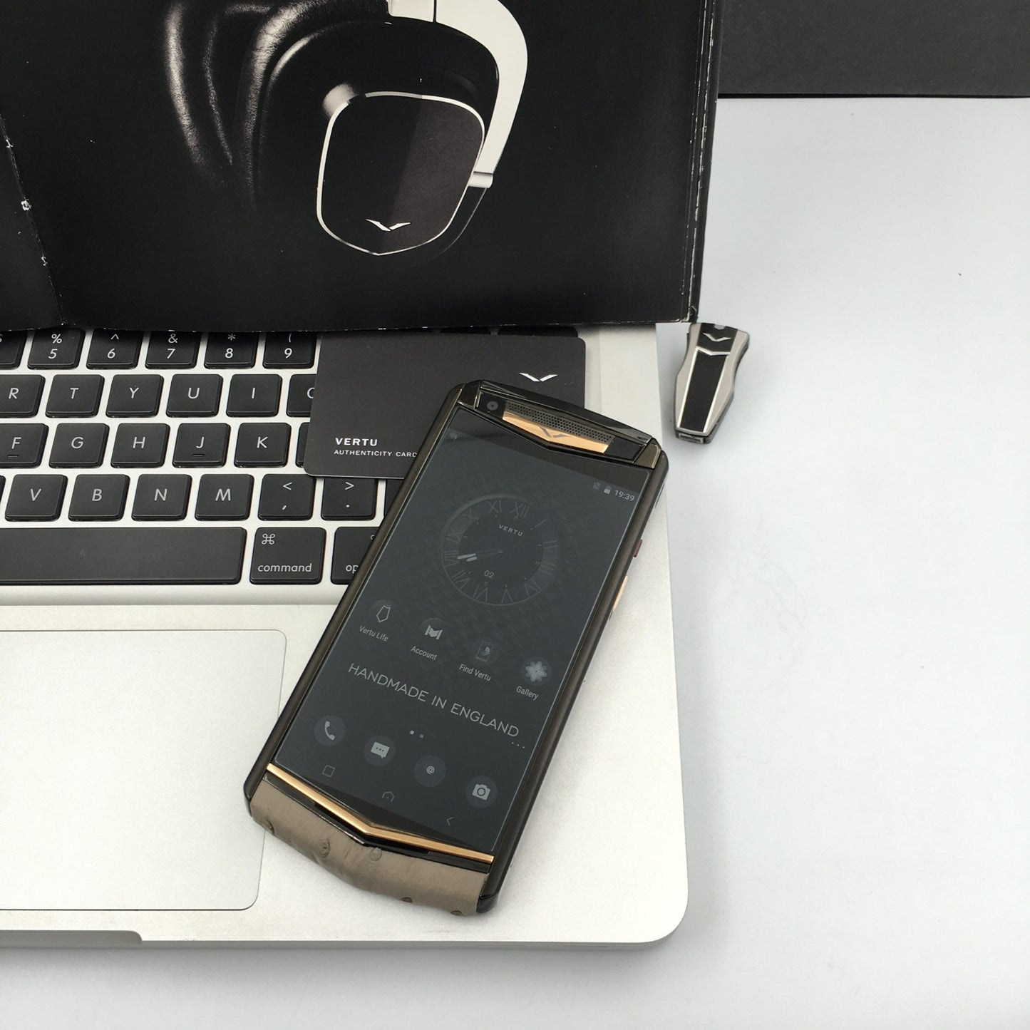 Vertu ASTER P OSTRICH Black Gold Dual Sim Business Luxury Mobile Phone