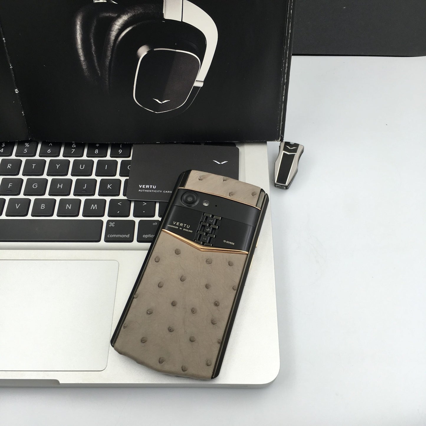 Vertu ASTER P OSTRICH Black Gold Dual Sim Business Luxury Mobile Phone