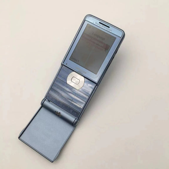 Sony Ericsson W350 Flip phone