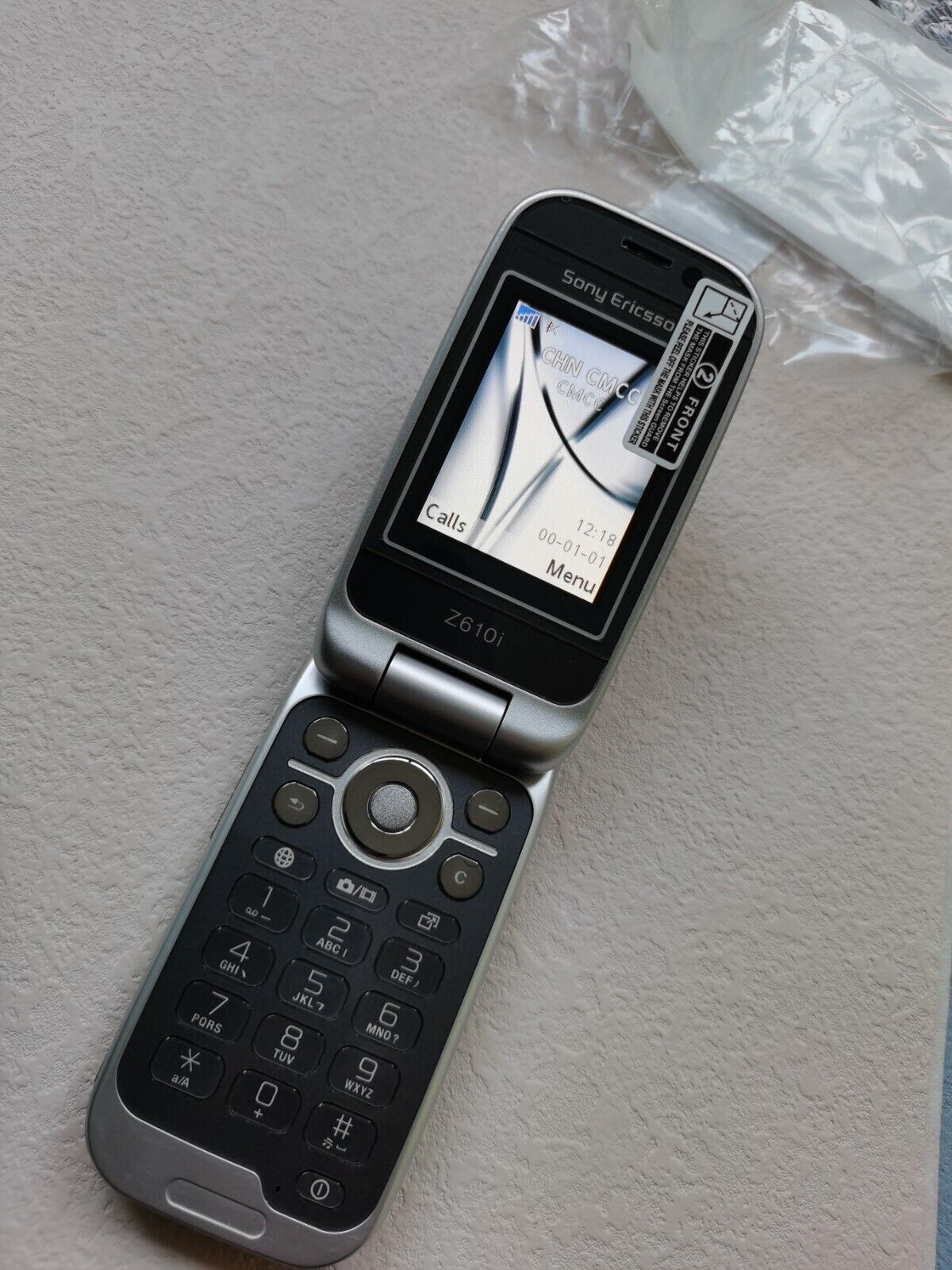 Original Sony Ericsson Z610 Flip Phone