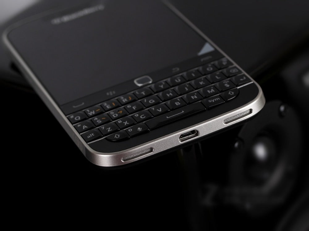 Blackberry Q20 Classic Original Dual Core 16GB ROM 2GB RAM 4G LTE - astore.in